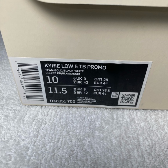 Kyrie Low 5 TB Promo Gold/Black by Nike - Picture 8 of 8